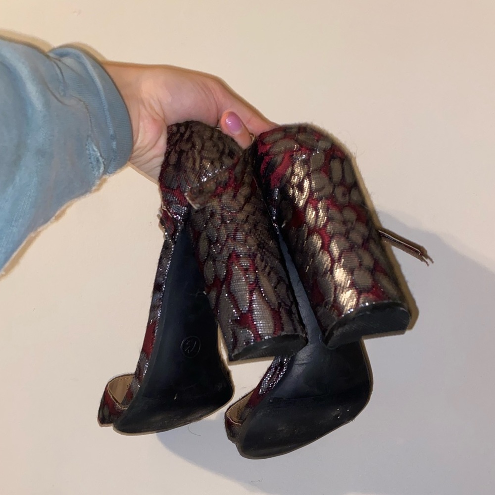 heels 👠 - Picture 4 of 12